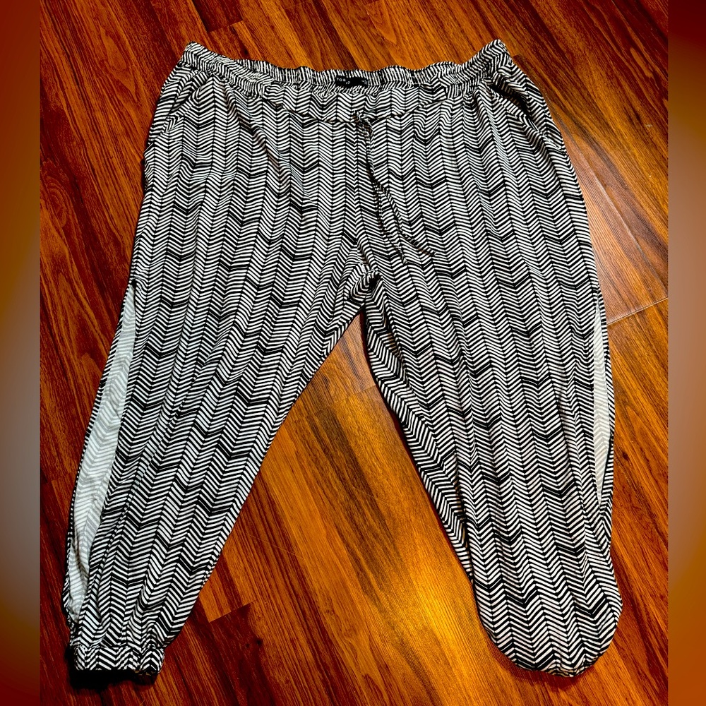 torrid Black and White Chevron Side Slit Pants